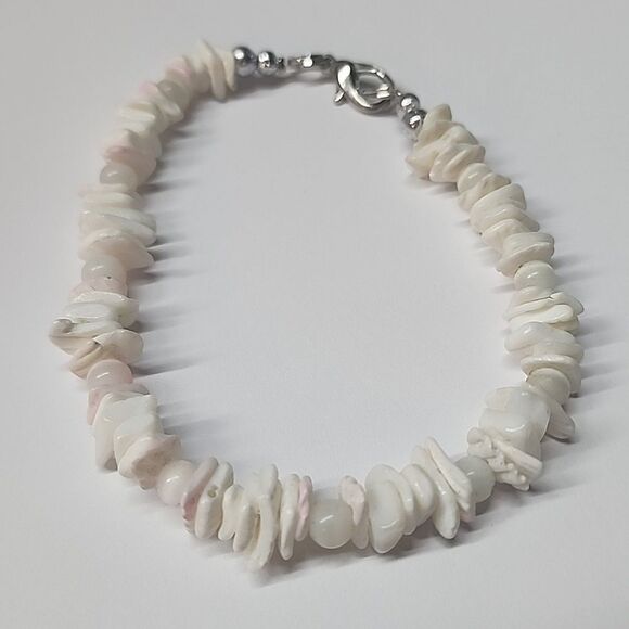 No Brand Jewelry - Beaded Puka Shell Bracelet size 7.75" Made in the Philippines